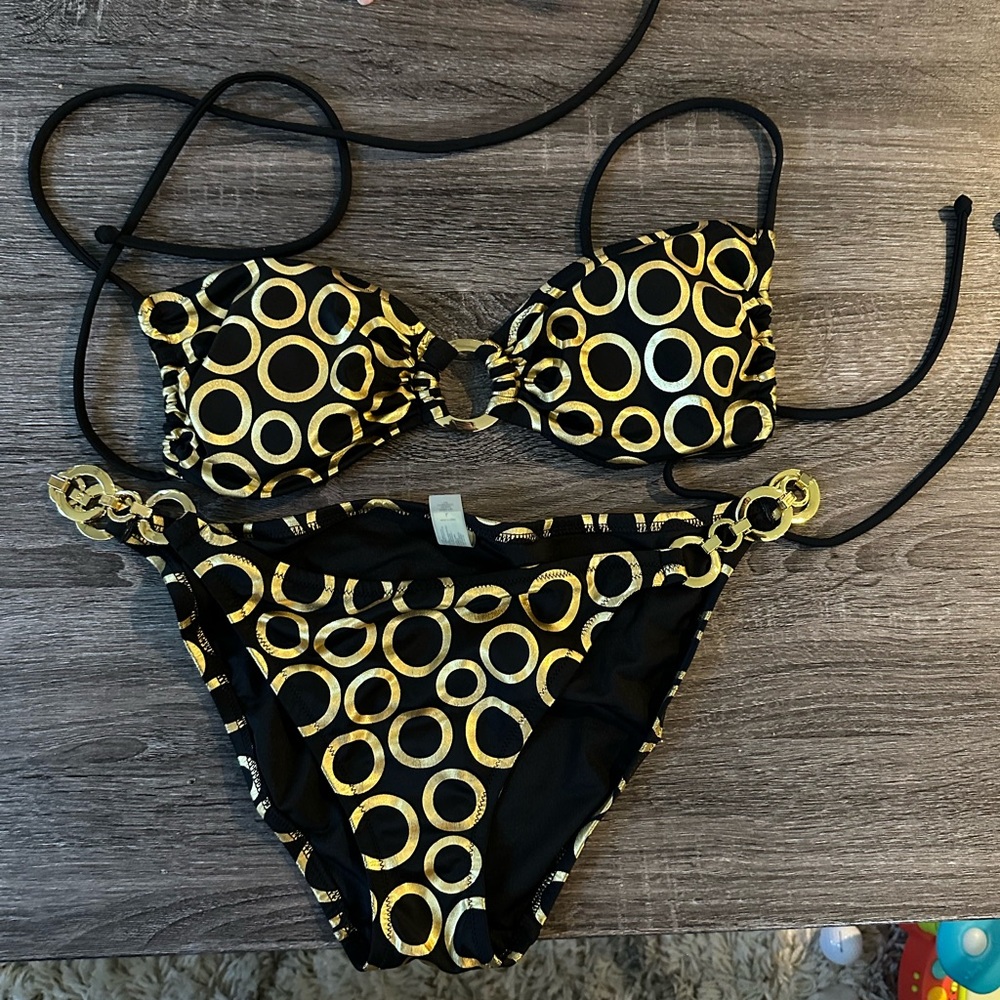 Victoria’s Secret bikini